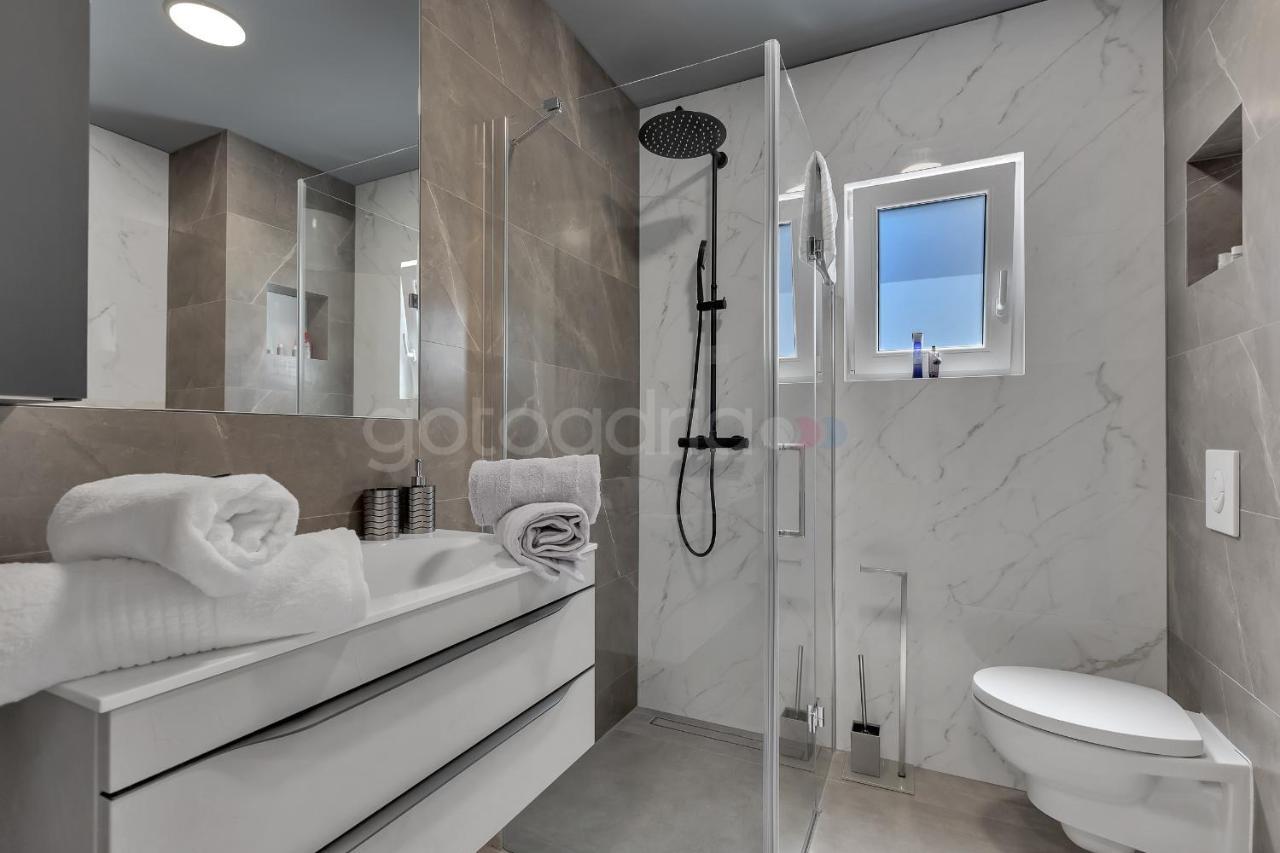 Luxury Seaview Apt Luki - Free Parking Макарска Екстериор снимка
